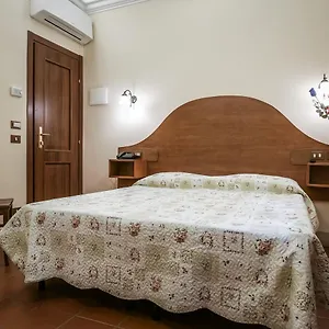 https://4-coronati.it-romehotels.com