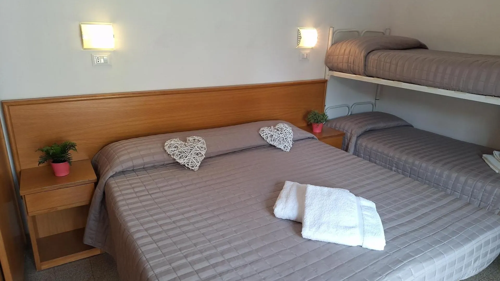 Hotel Alessi** Римини 2*,  Италия
