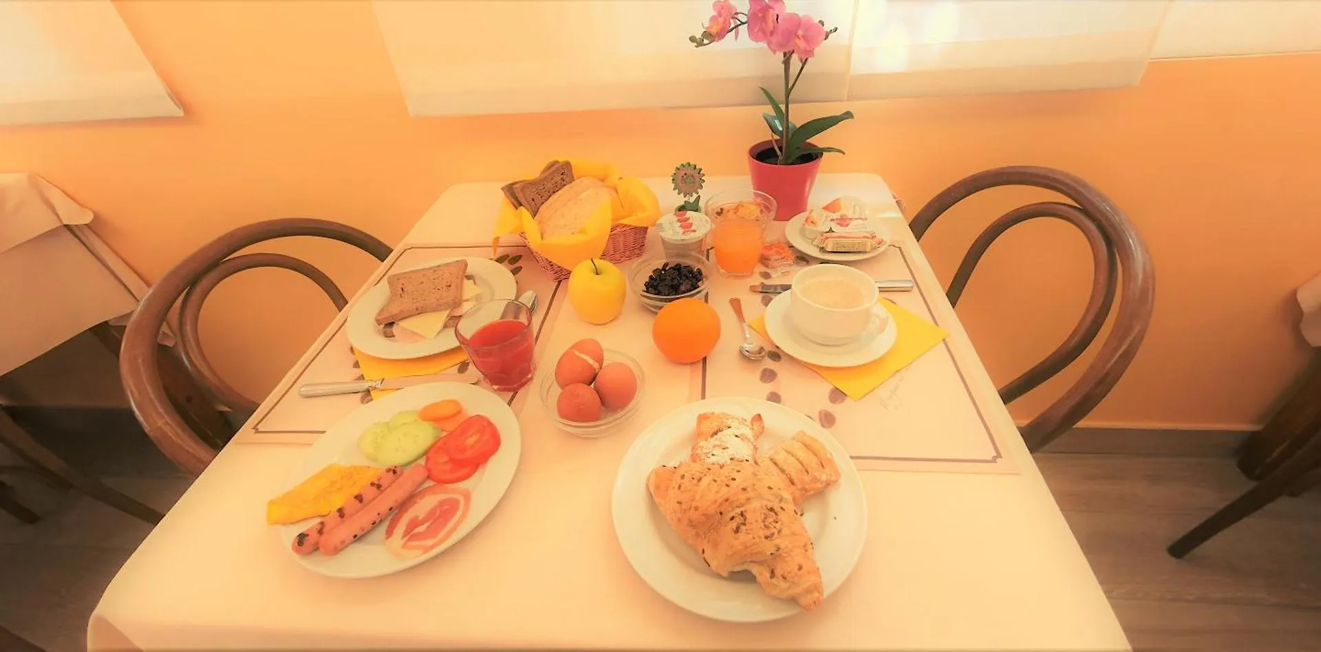 Hotel Alessi** Римини 2*,  Италия